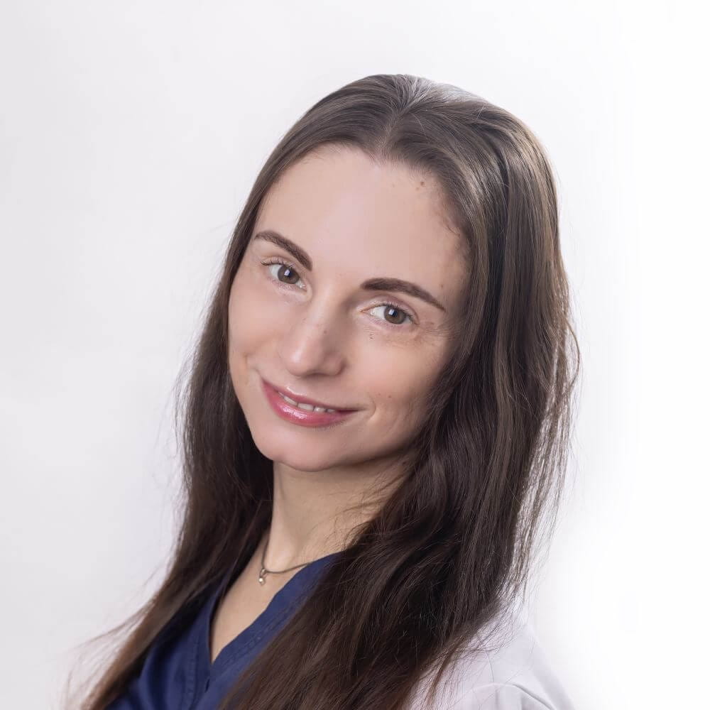 Dr. Alena Carová 